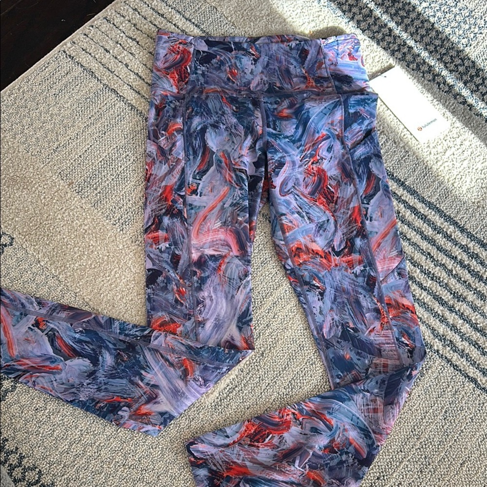 Lululemon NWT fast and free 28” Abstract Print Leggings